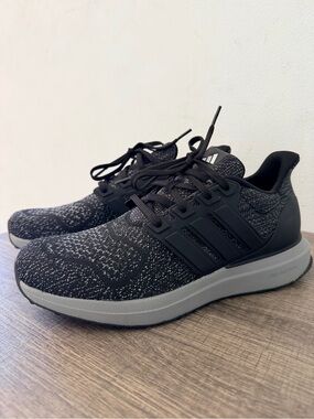 Adidas Men's Black and Gray Running Sneakers size US 8.5